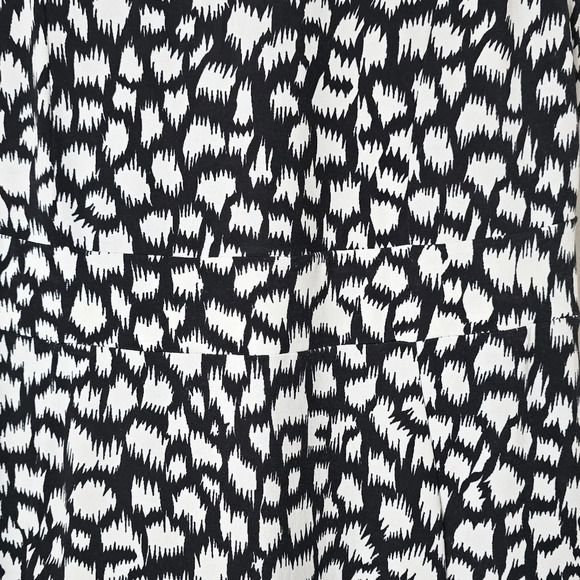 ✨4/$20. BCBGMAXAZRIA Abstract Black White Leopard Mini Sleeveless Shift Dress, M - Picture 11 of 12
